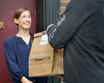 Amazon beats uber to on demand package delivery service offers 18 25 dollars an hour